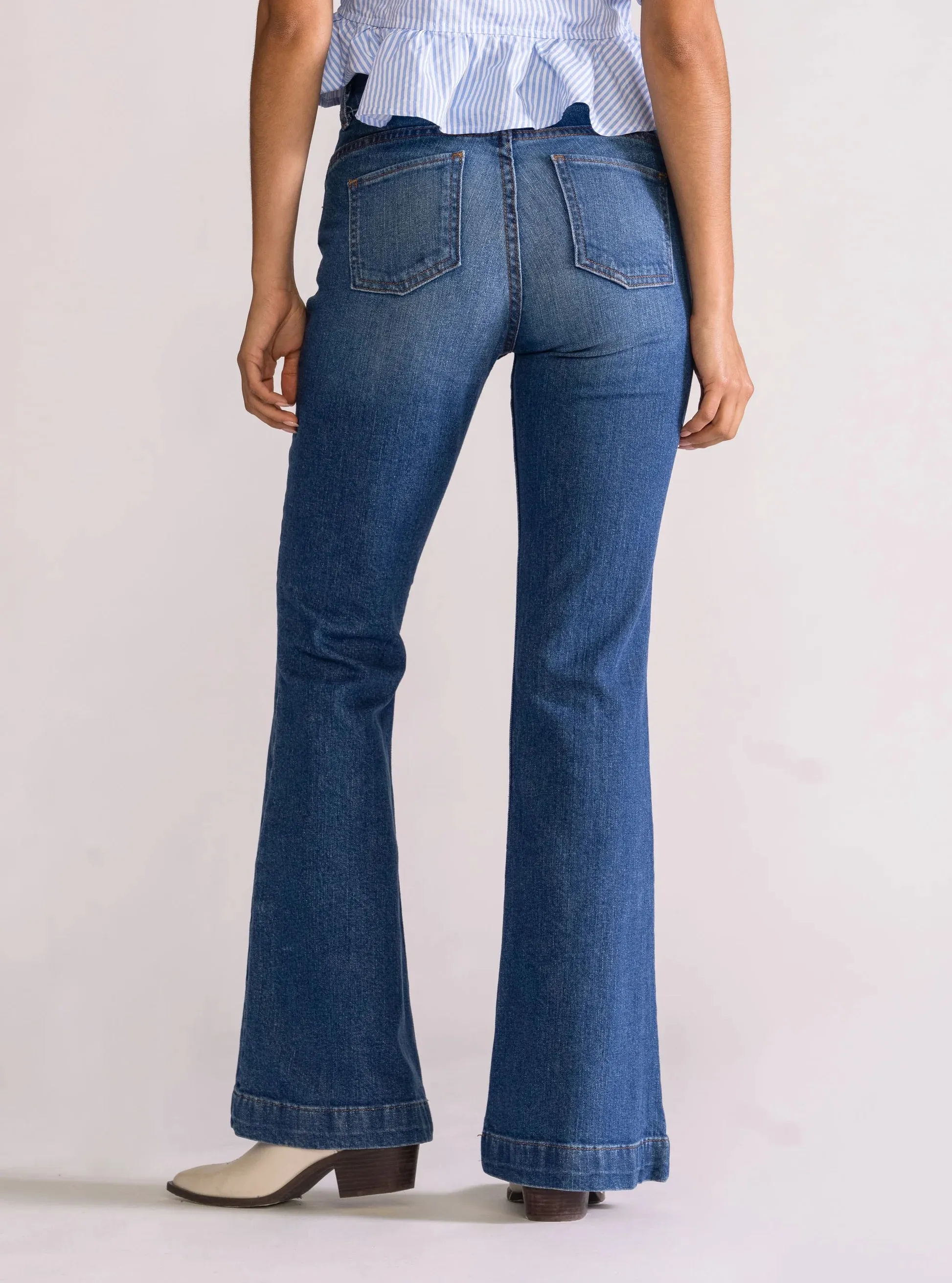 Boogie Wonderland Bell Bottom Jeans, Azul Claro